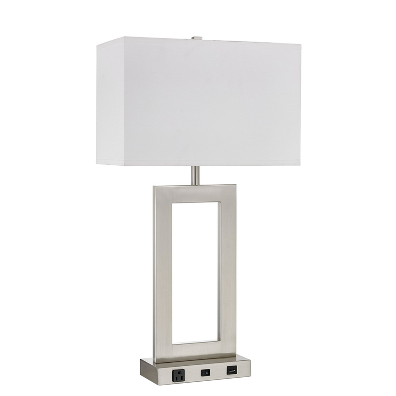 Gatsby One Light Table Lamp con acabado deníquel cepillado, un interruptor de balancín en/off, una salida conveniente y un puerto USB